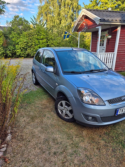 Ford Fiesta 3 of 6