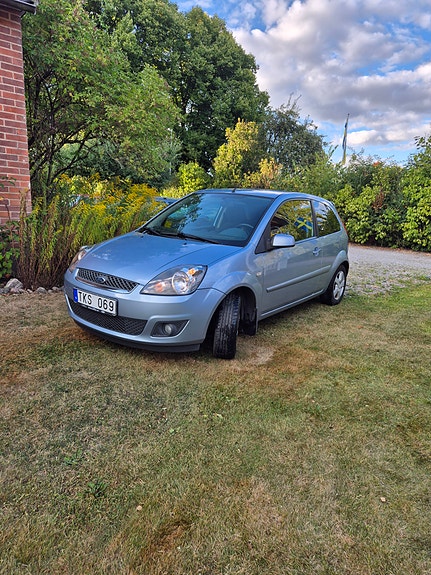 Ford Fiesta 2 of 6