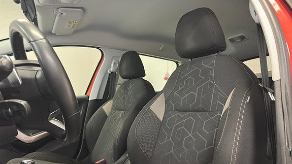 Peugeot 2008 11 of 26