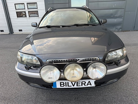Volvo V70 2 of 11