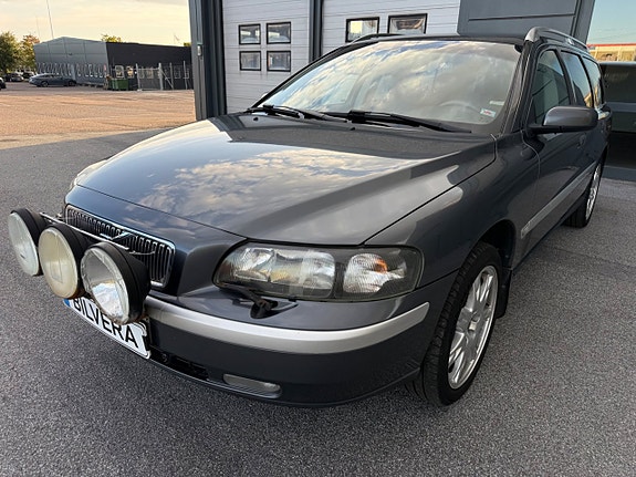Volvo V70 3 of 11