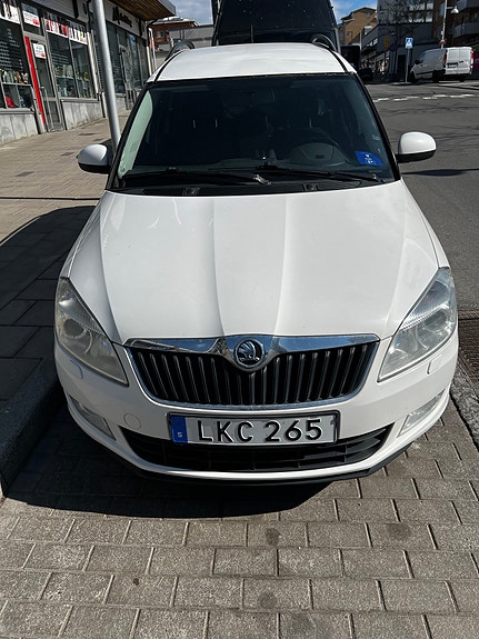 Skoda Roomster 2 of 6