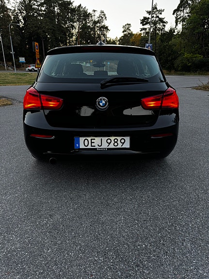 BMW 118i 4 of 15