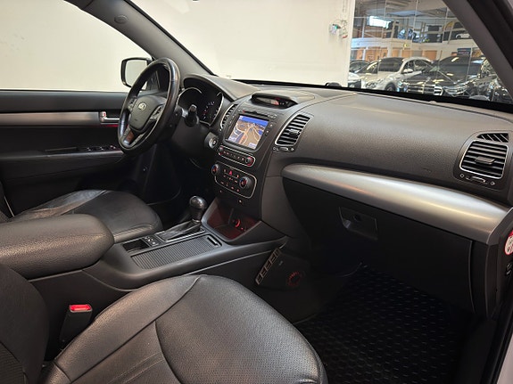 Kia Sorento 10 of 24