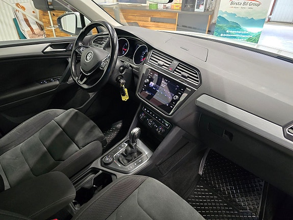 Volkswagen Tiguan 12 of 30