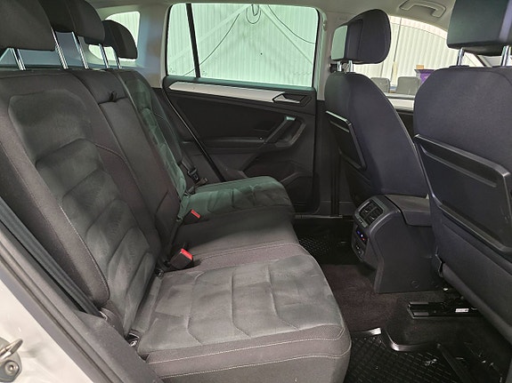 Volkswagen Tiguan 13 of 30