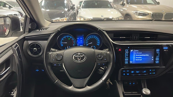 Toyota Auris 16 of 27