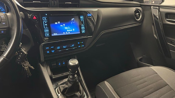 Toyota Auris 27 of 27