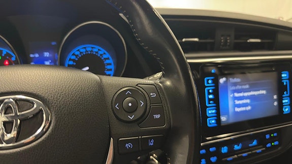 Toyota Auris 19 of 27