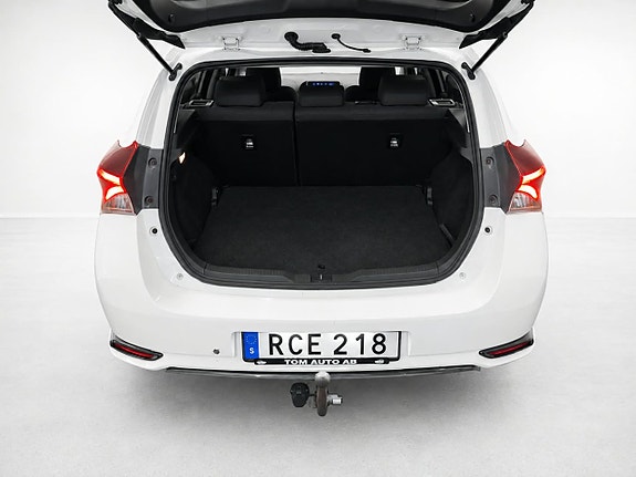 Toyota Auris 5 of 27
