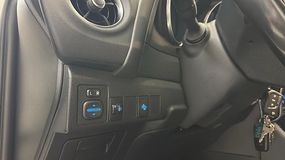 Toyota Auris 10 of 27