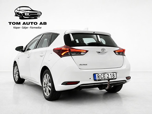 Toyota Auris 4 of 27
