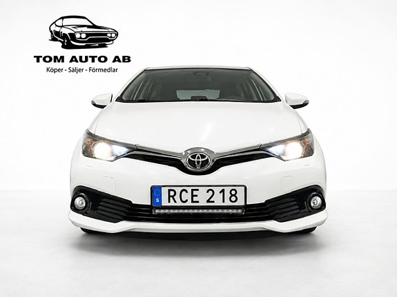 Toyota Auris 2 of 27