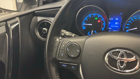 Toyota Auris 17 of 27