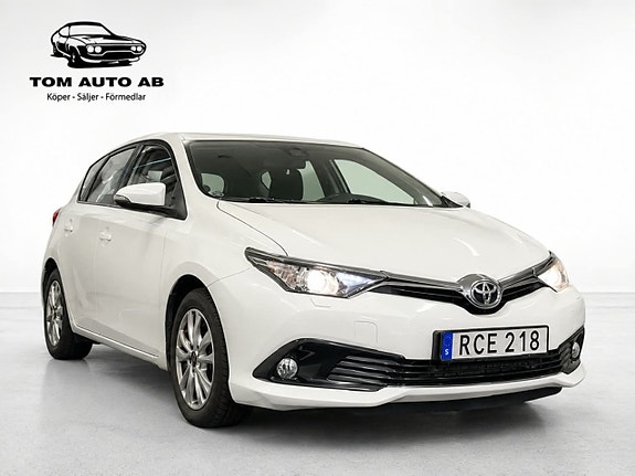 Toyota Auris 7 of 27