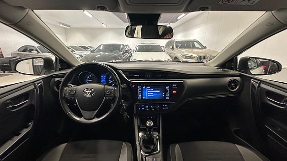Toyota Auris 15 of 27