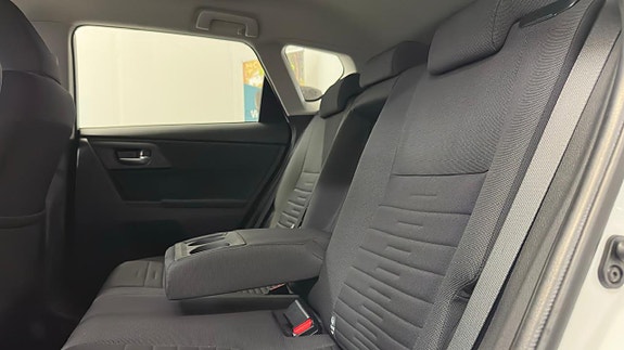 Toyota Auris 13 of 27