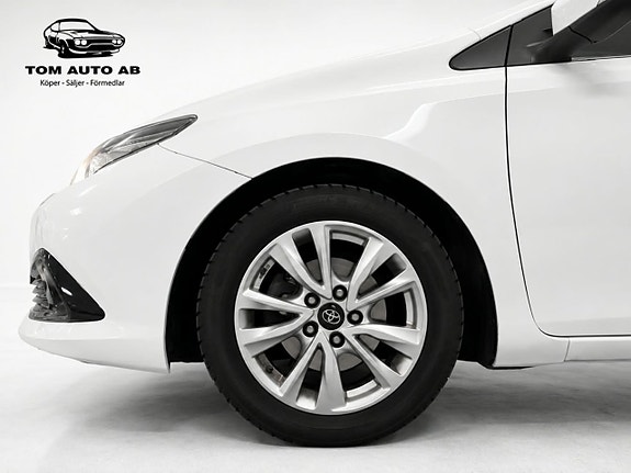 Toyota Auris 3 of 27
