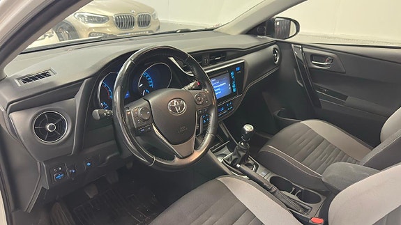 Toyota Auris 9 of 27
