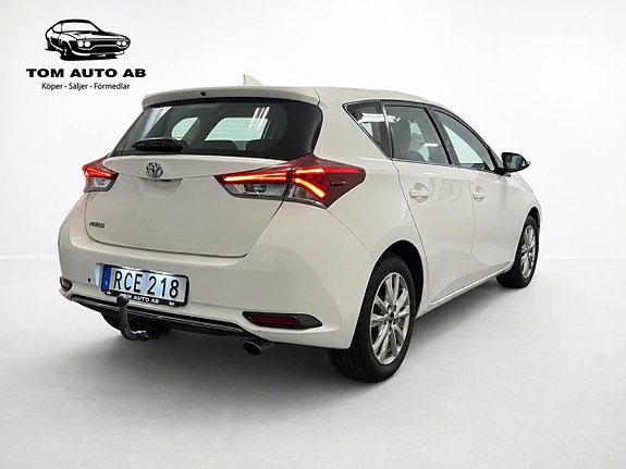 Toyota Auris 6 of 27