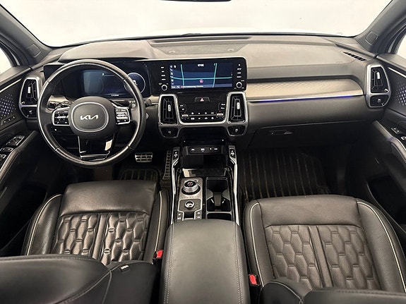 Kia Sorento 12 of 16
