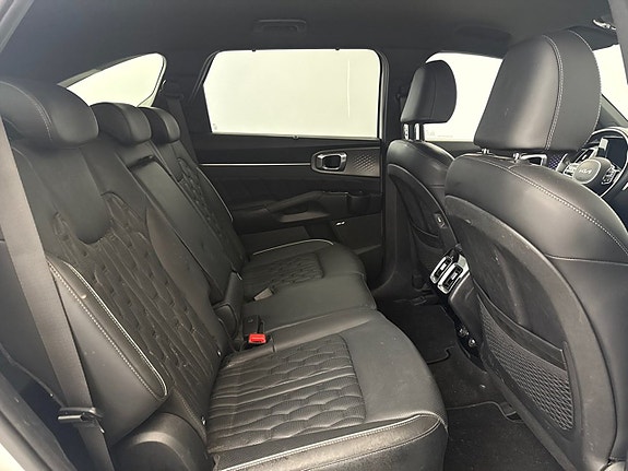 Kia Sorento 10 of 16