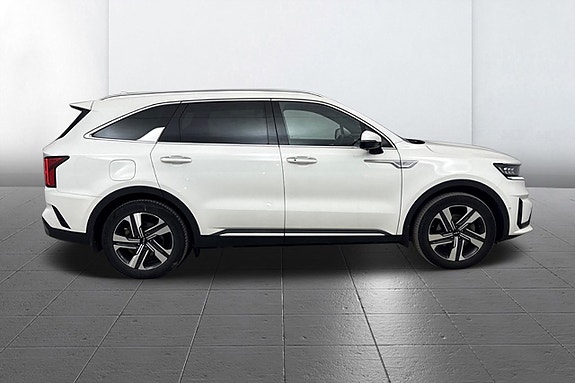Kia Sorento 4 of 16