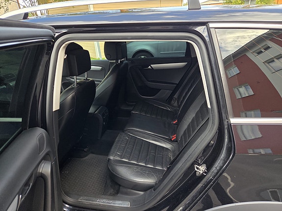 Volkswagen Passat Alltrack 5 of 9