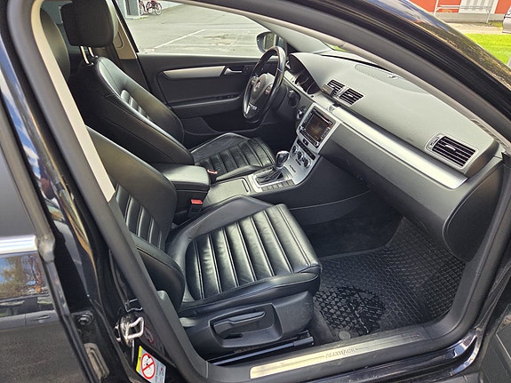 Volkswagen Passat Alltrack 4 of 9