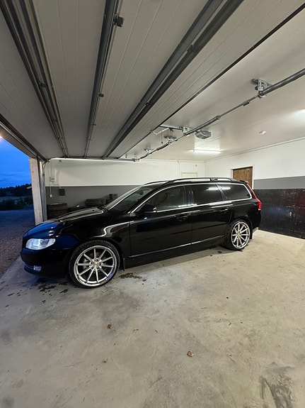 Volvo V70 2 of 15
