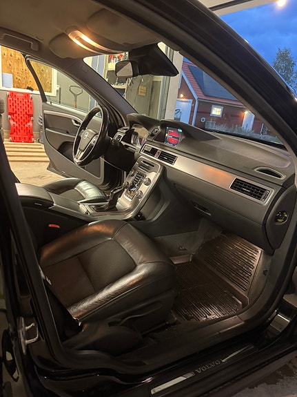 Volvo V70 9 of 15