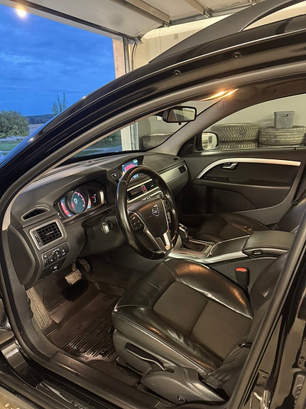 Volvo V70 7 of 15