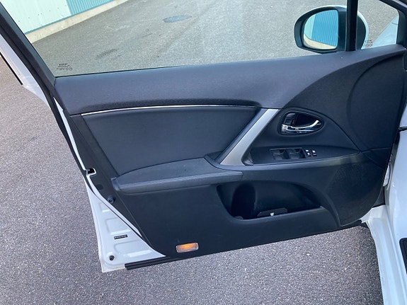Toyota Avensis 19 of 21