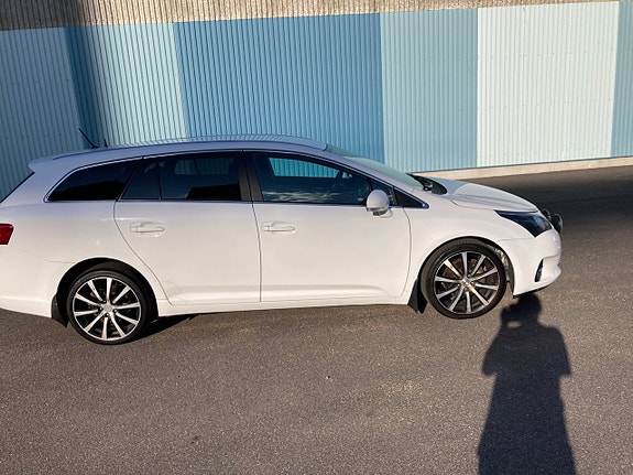 Toyota Avensis 4 of 21