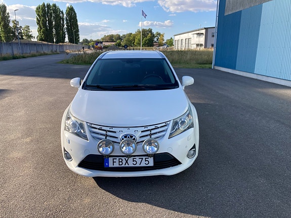Toyota Avensis 2 of 21