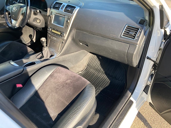Toyota Avensis 16 of 21