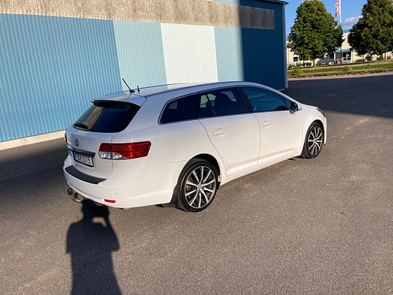 Toyota Avensis 5 of 21