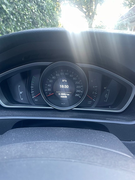 Volvo V40 3 of 5