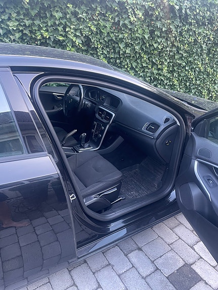 Volvo V40 4 of 5