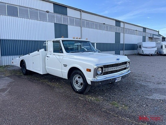 Chevrolet C30 2 of 17