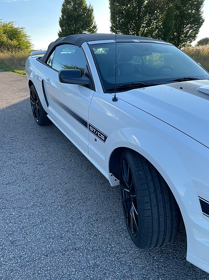 Ford Mustang 2 of 14
