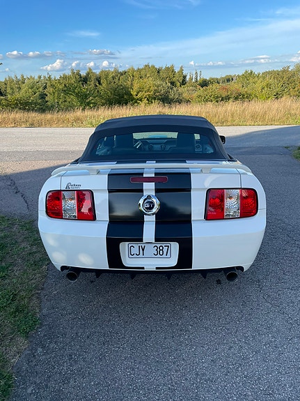 Ford Mustang 3 of 14