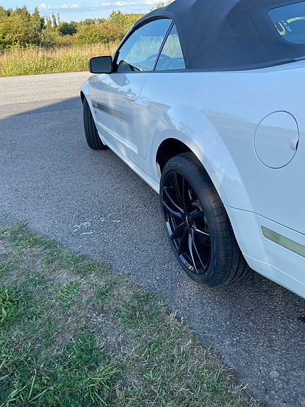 Ford Mustang 4 of 14