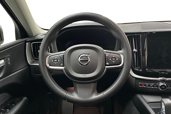 Volvo XC60 16 of 25