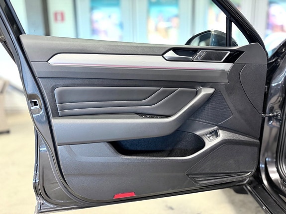 Volkswagen Passat 18 of 18