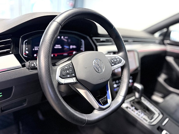 Volkswagen Passat 9 of 18