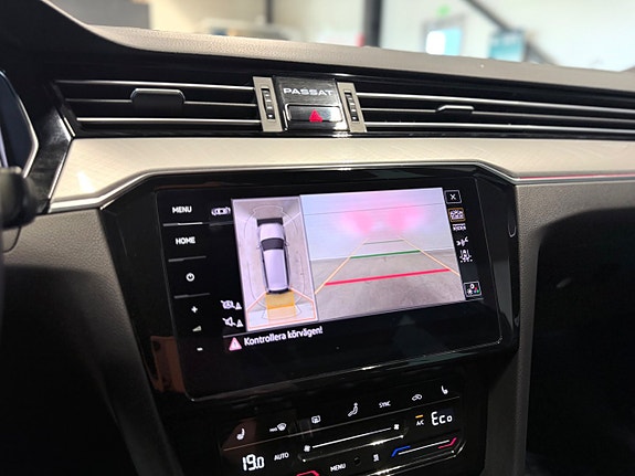 Volkswagen Passat 16 of 18