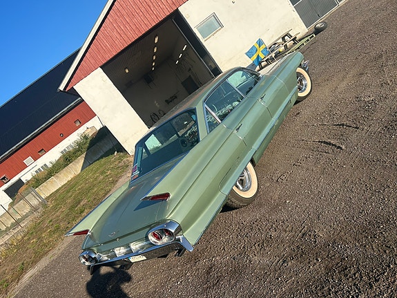 Cadillac Sedan DeVille 2 of 7