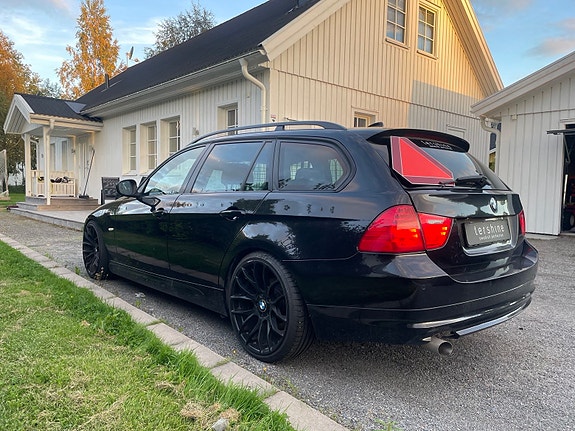 BMW 320d 3 of 4