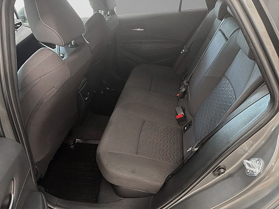 Toyota Corolla 8 of 12